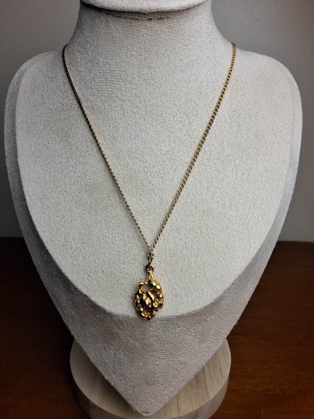 Gold Leaf Pendant Necklace - Elegant Women's Jewelry